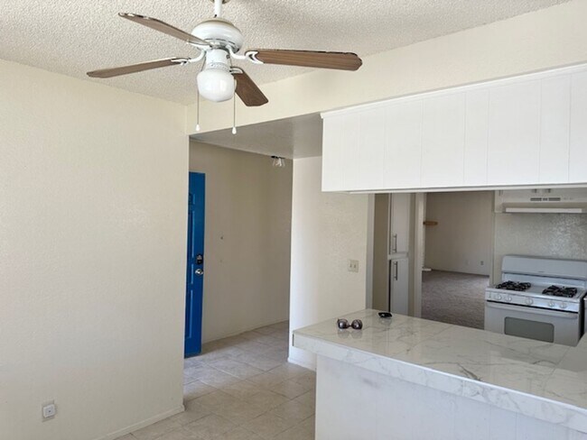 Foto del edificio - Charming 3-Bedroom in Spring Valley Lake