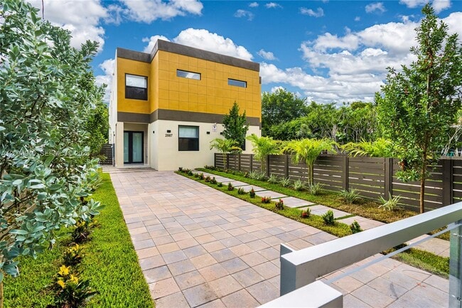 Foto del edificio - 2887 SW 33rd Ave