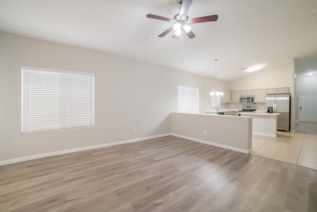 Foto del edificio - 6034 N 68th Dr