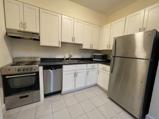 Building Photo - 181 Winthrop Rd