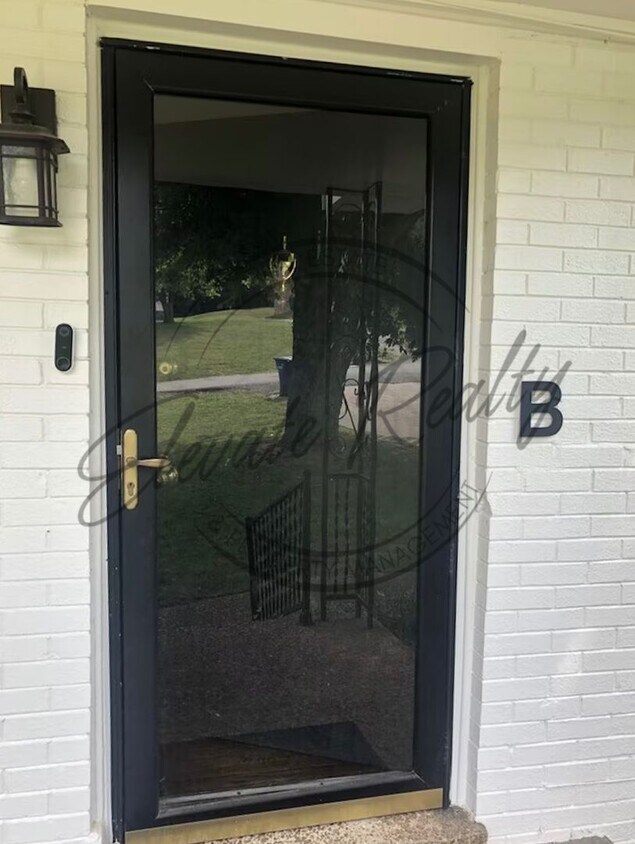 Foto del edificio - Charming Two Bedroom in Triplex in Goodlet...
