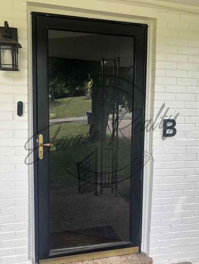 Building Photo - Charming Two Bedroom in Triplex in Goodlettsville!