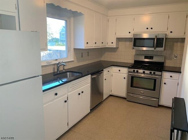 Building Photo - 639 Salter Pl