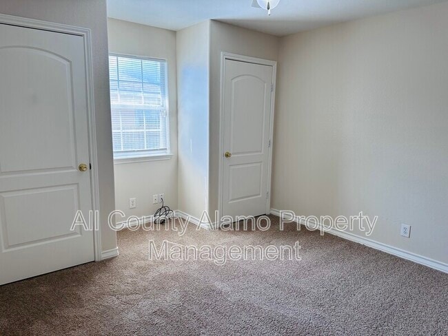 Foto del edificio - 8127 Morning Grove