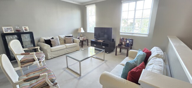 Sala de estar - 2945 NE 185th St