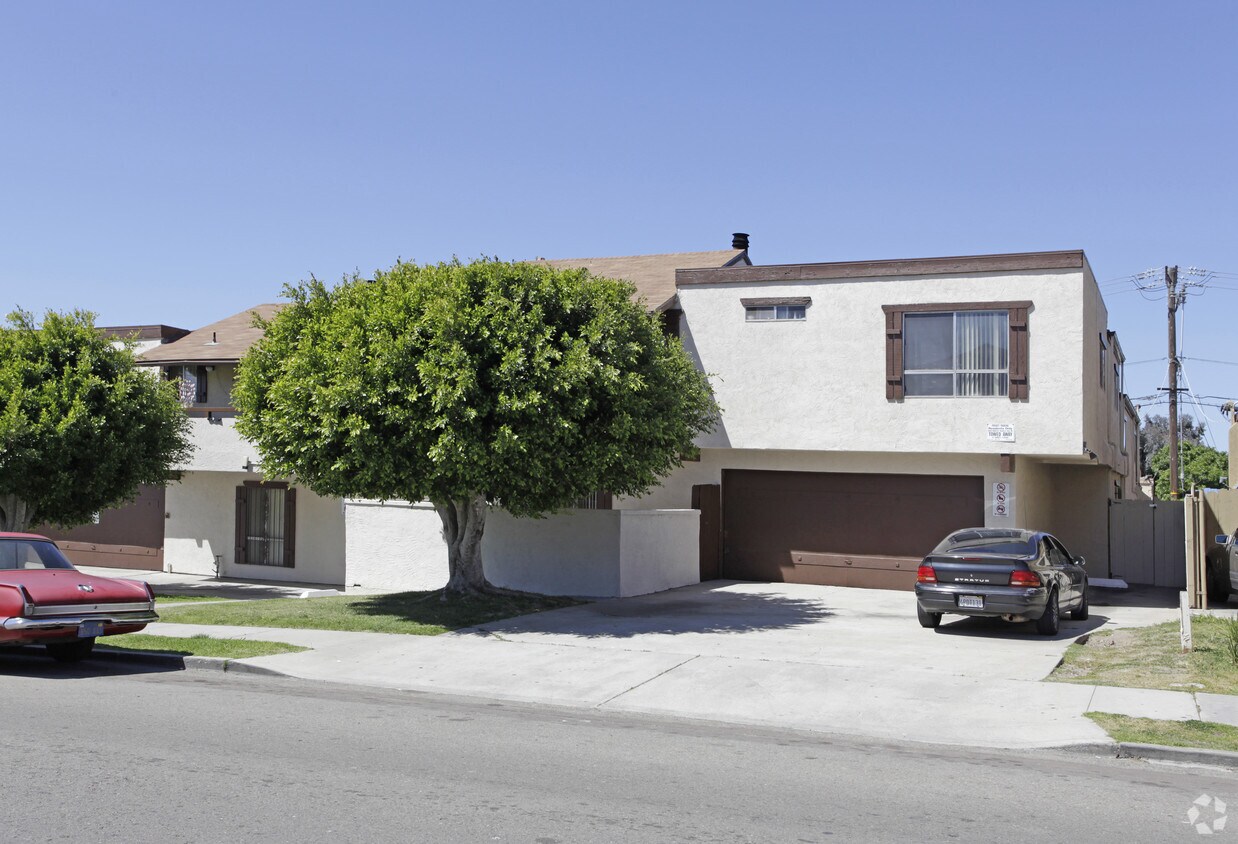 Building Photo - 4252 Winona Ave