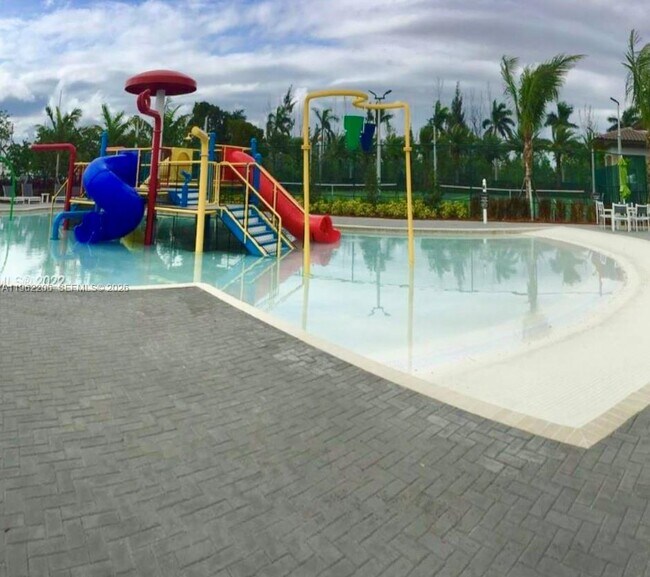 Foto del edificio - 8960 NW 97th Ave