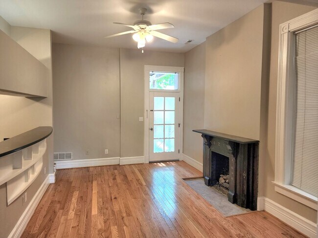 Foto del edificio - Luxurious Living in Lafayette Square!