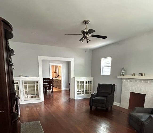 Foto del edificio - 719 N Barnett Ave