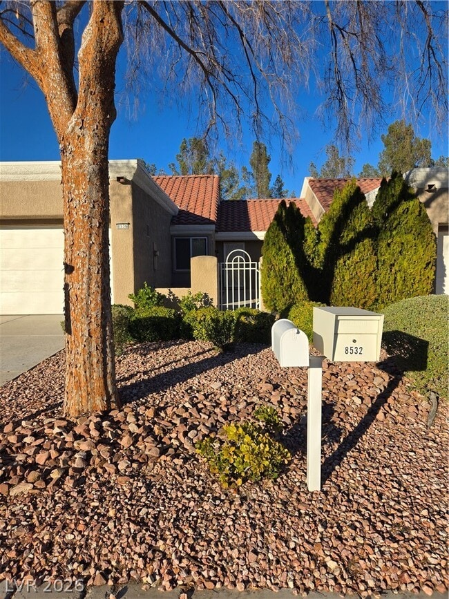 Building Photo - 8536 Desert Holly Dr