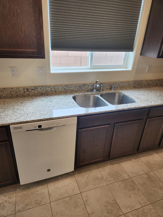 Kitchen1 - 4050 Mora River Ave SW