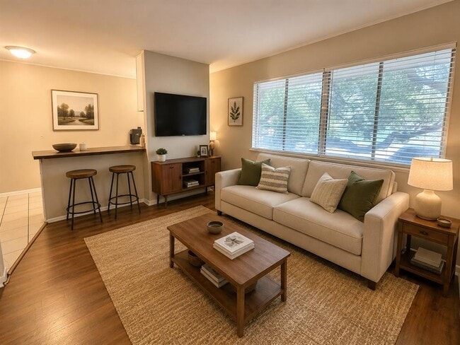 Foto del edificio - 3304 Red River St