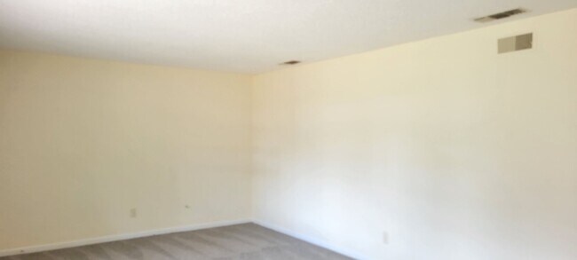 Building Photo - GREAT HOME WITH DEN, STUDY AND MORE