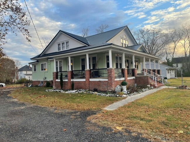 Building Photo - 705 E State St