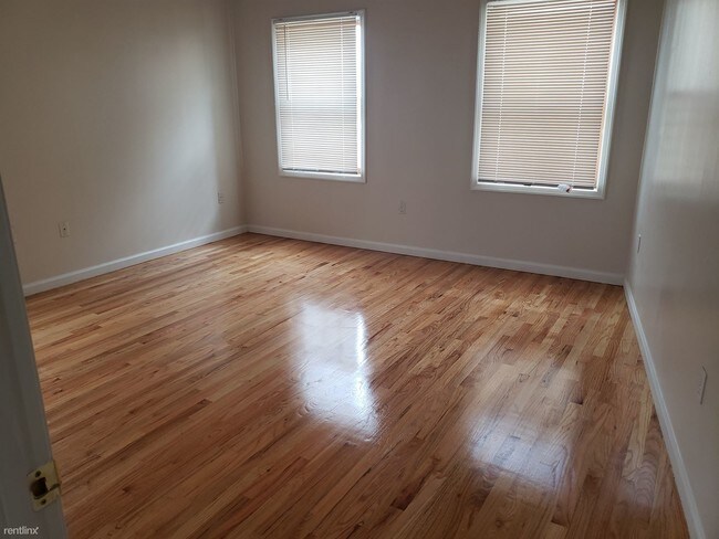 Foto del edificio - 2 br, 1 bath  - 650 Communipaw Ave  Unit