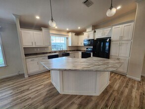 Building Photo - 215 Caviller Ct
