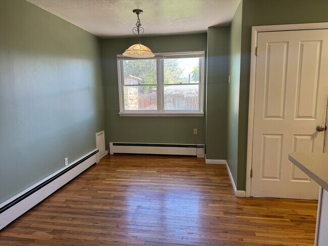 Foto del edificio - 3Bed 1Bath Ground Floor Unit Near Campus!!!!!