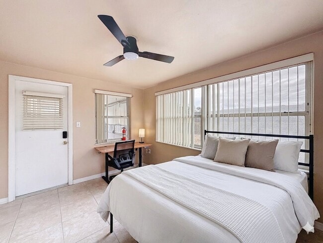 Building Photo - 3632 Brompton Dr