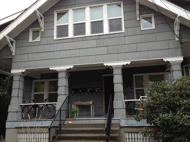 Foto del edificio - Main level unit in close in SE 4-plex! Sha...