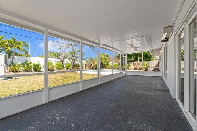 Foto del edificio - 609 NW 30th Ct