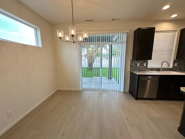 Building Photo - Brand New Post Falls Duplex