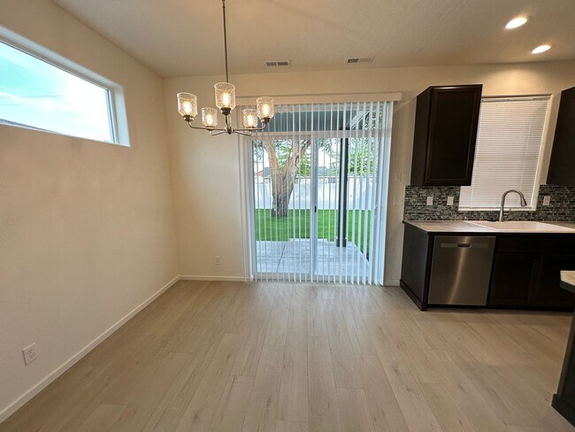 Foto del edificio - Brand New Post Falls Duplex