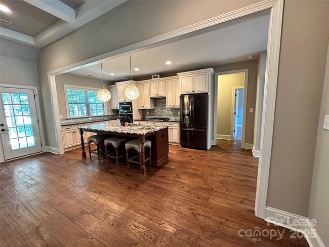 Building Photo - 8643 Amandine Way