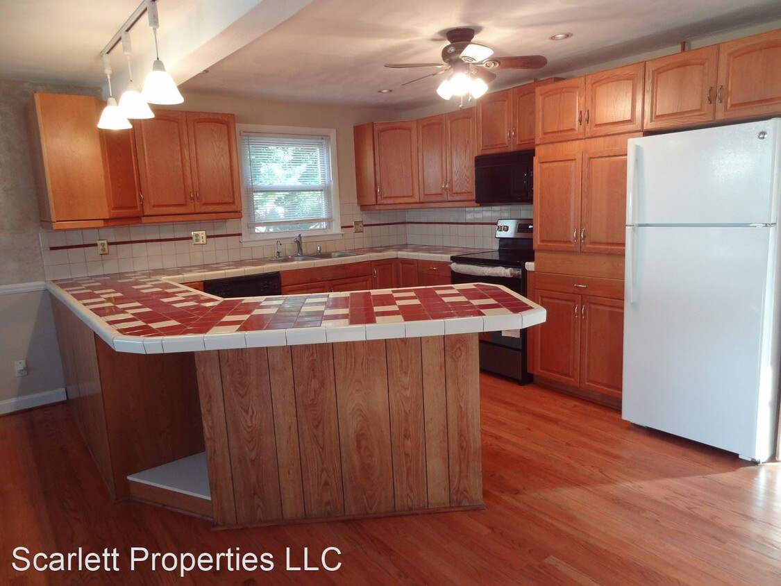 Building Photo - 4 br, 2.5 bath House - 2770 17th Avenue, NE