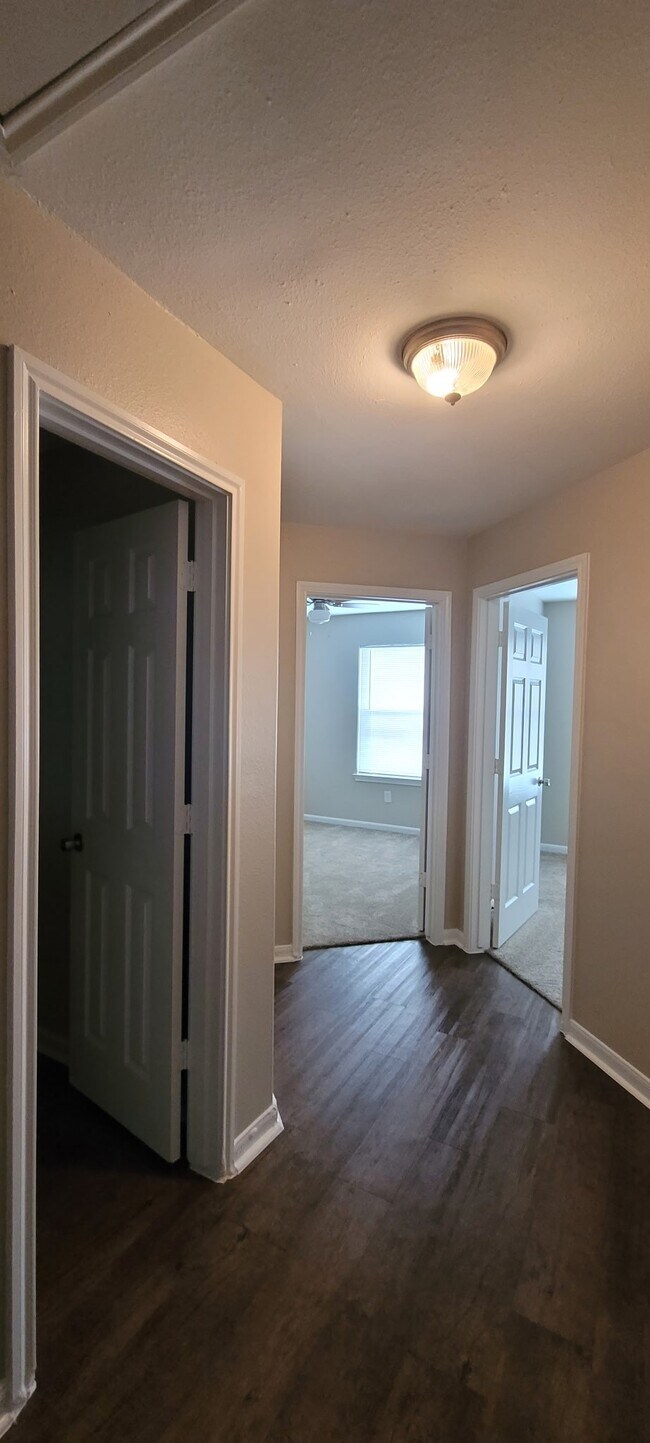 Foto del edificio - 8110 Woodward St