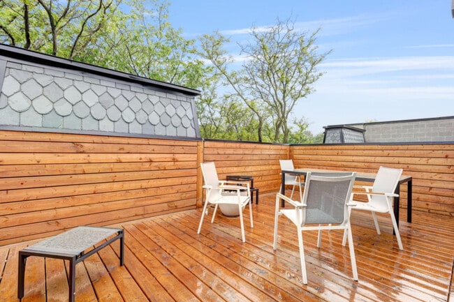 Building Photo - 1281 Rue Rachel E