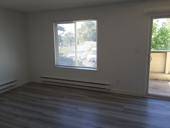 Building Photo - NEWLY REMODELED, SPACIOUS 2 BEDROOM 1 BATH CONDO IN WILDCREEK GARDENS