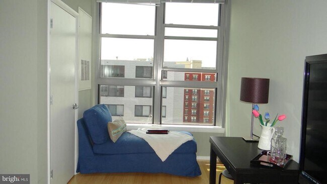 Foto del edificio - 1300 N St NW