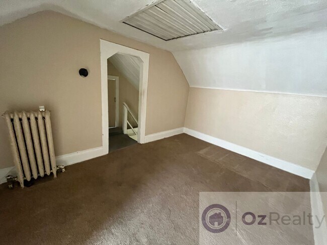 Building Photo - Home in Prime location of Rossford City