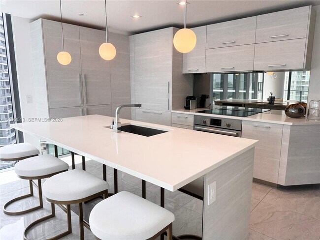 Foto del edificio - 650 NE 32nd St