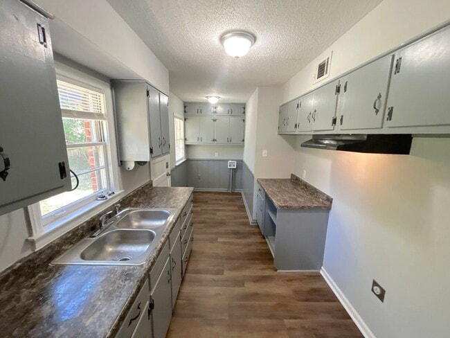 Building Photo - 3430 Shiloh Dr