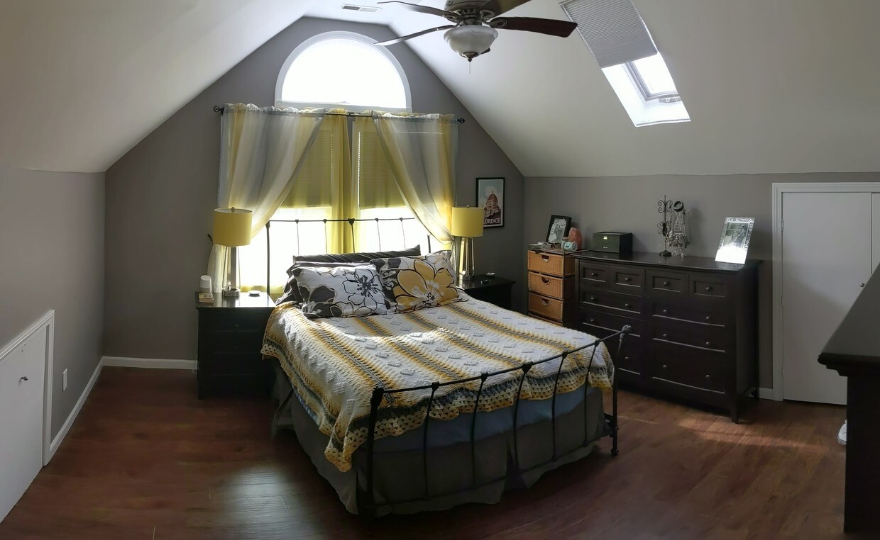 Master Bedroom - 19 Oak Ave