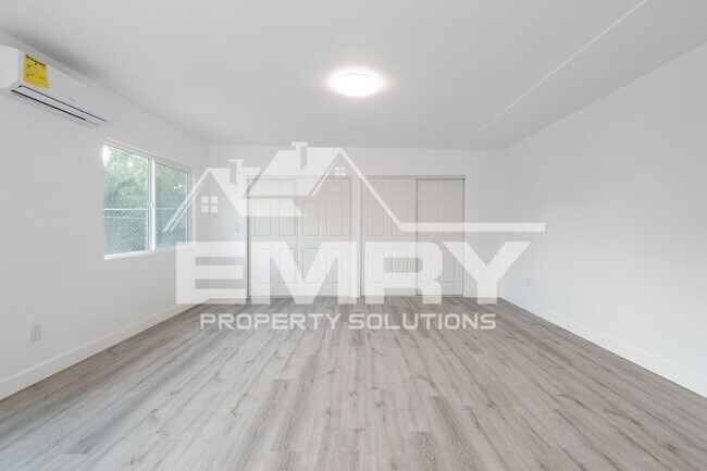 Foto del edificio - 6221 Fishburn Ave