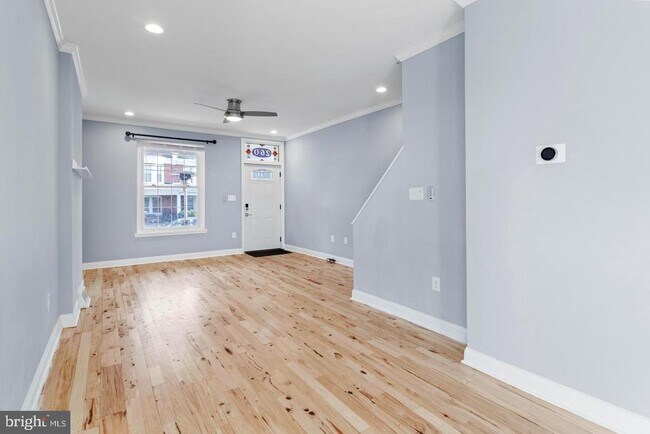 Building Photo - 260 Roxborough Ave