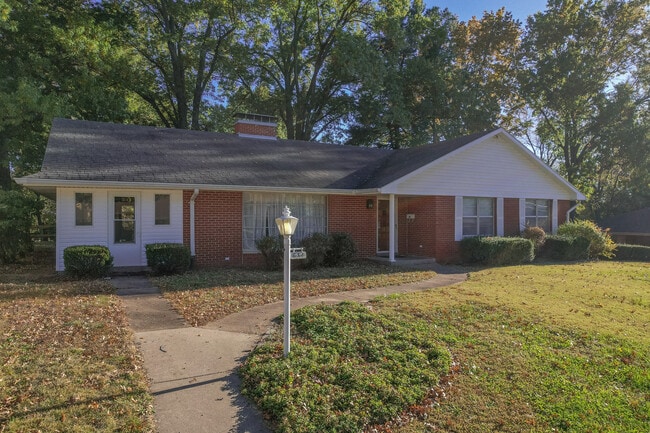 Foto del edificio - 634 Norris Dr