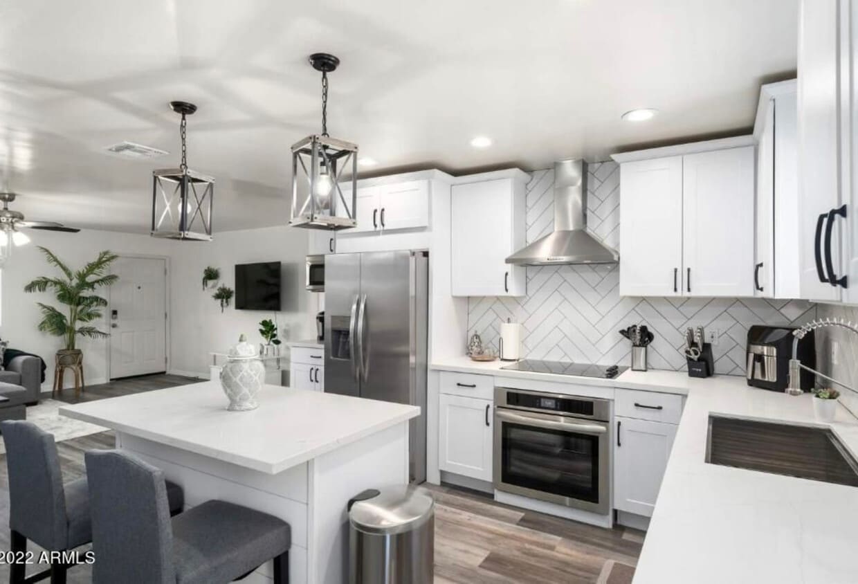 Kitchen - 2331 W Belmont Ave