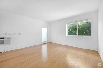 Building Photo - 320 85th St