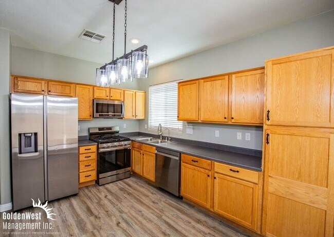 Foto del edificio - Bright and Modern 3Bdm 2Ba Home with Covered Patio in Centennial!