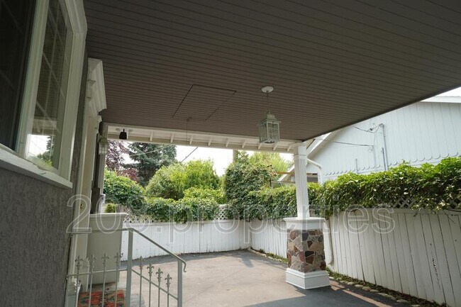 Building Photo - 2721 W Cassia St
