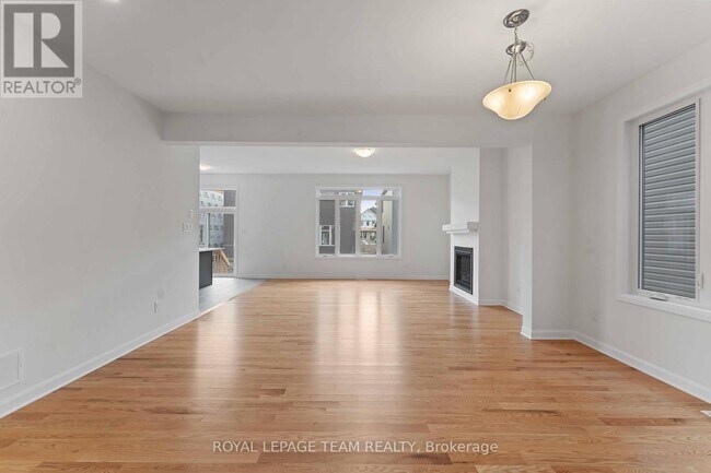 Photo du bâtiment - 623 Idyllic Ter