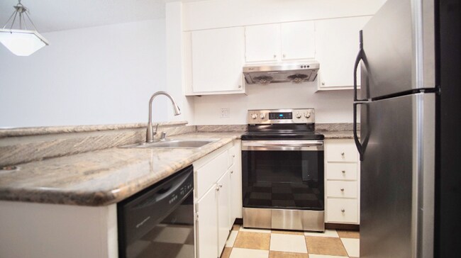 Building Photo - 39059 Guardino Dr
