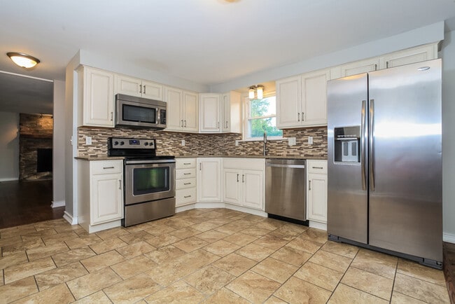 Building Photo - 3480 Meadowlark Dr
