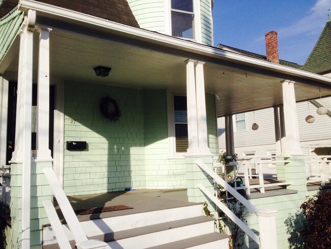 Foto del edificio - 27 Arnold Ave