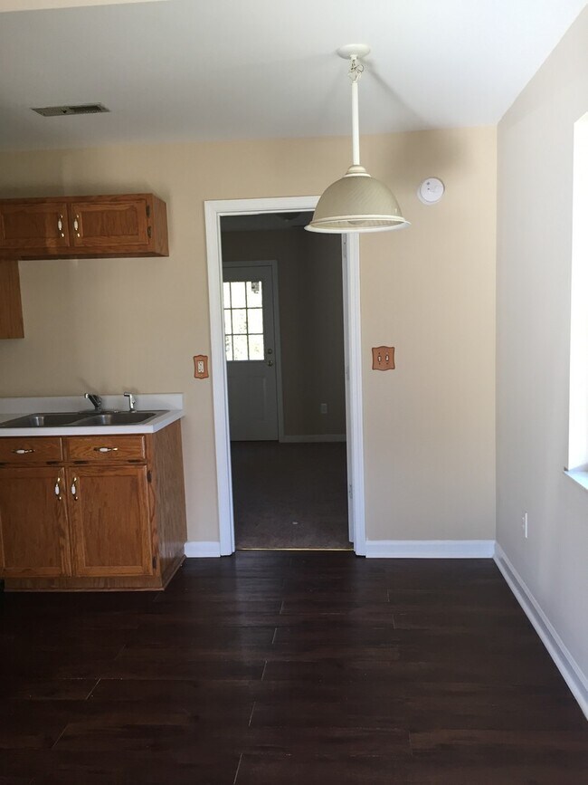 Building Photo - 3466 Hedge Drive Northeast