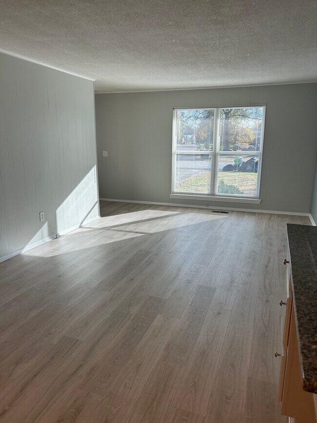 Foto del edificio - 33 Phillips Dr