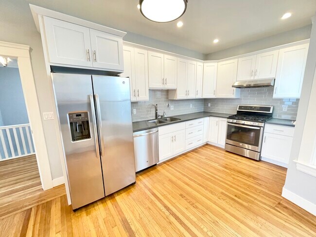 Building Photo - 486 12th Ave